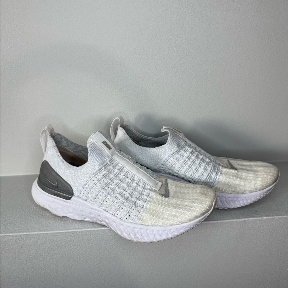 Nike Reach Phantom Run Flyknit 2White and Gray Running Shoes